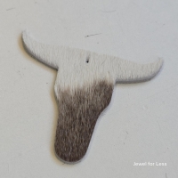 Leren buffelkop hanger  (2) 7-5,5cm