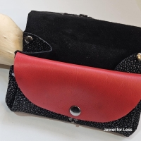 Beurje van echt leder ( zwart/rood)